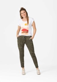 TIMEZONE SLIM MALIKATZ - Cargo trousers - greenish camo