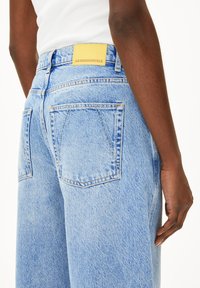 ARMEDANGELS BAARLY BARREL - Relaxed fit jeans - panarea
