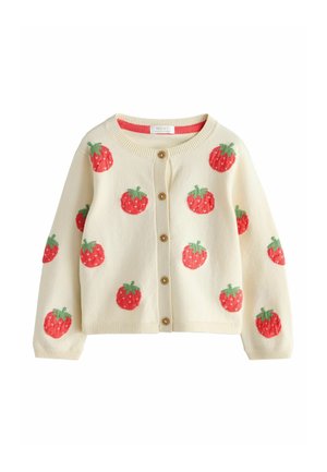 Kremowy kardigan dzianinowy z brązowymi guzikami, ozdobiony wzorem czerwonych truskawek z zielonymi liśćmi rozmieszczonymi na przodzie i rękawach.