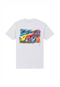 Hvid bomuld t-shirt med et farverigt grafik af vintage biler i blå, gul, rød og orange, med detaljerede frontvinkels accenter.