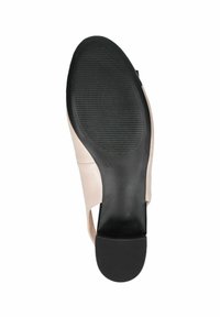 Sandal z odkrito peto z blush usnjeno zgornjim delom, črnim gumijastim podplatom, teksturirano vzorcem in trakovi ob straneh za boljše prileganje.