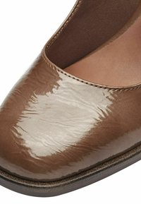 Tamaris Escarpins - camel patent