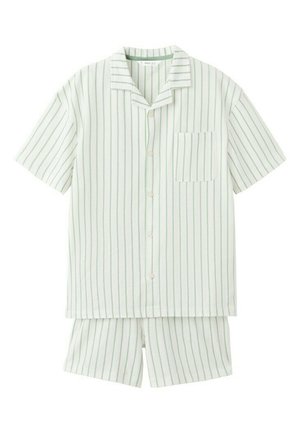 Chemise à manches courtes à boutons et short assorti avec de fines rayures verticales vertes sur fond blanc.