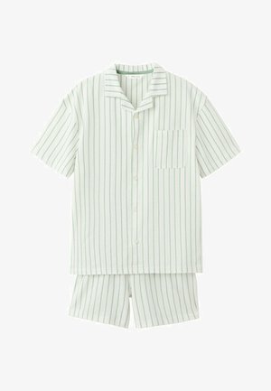 Chemise à manches courtes à boutons et short assorti avec de fines rayures verticales vertes sur fond blanc.