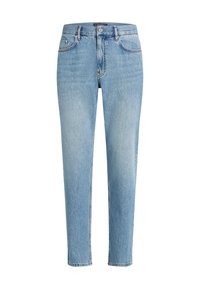 Šviesiai mėlyni džinsai su laisvu kirpimu, penkių kišenių dizainu ir subtiliu blukimu. Ant juosmens yra firminis ženklas.