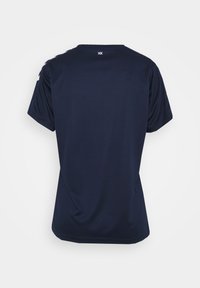 Marineblå sports t-shirt med korte ærmer, lavet af letvægtsstof. Har et strømlinet design og et minimalistisk logo på ryggen.