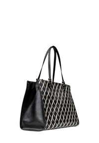 Borsa intrecciata in bianco e nero con forma strutturata, base in pelle nera liscia, doppie tracolle e dettagli in metallo dorato.