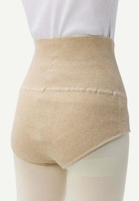 Beiga ribbade höga trosor med en slät yta. Har en bred midjeband och en sömlös design, som slutar vid mitten av låret.