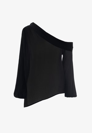 Blusa nera trasparente con una spalla, maniche lunghe e tessuto drappeggiato, caratterizzata da un orlo asimmetrico.