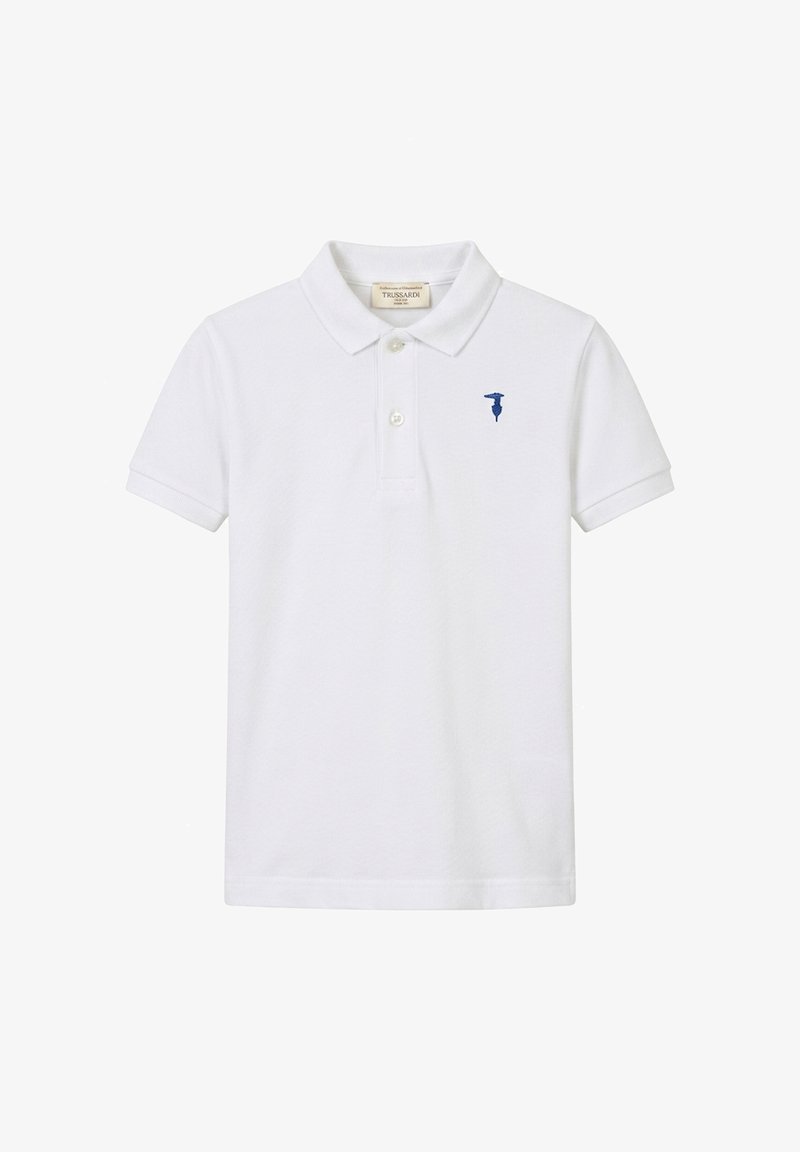 Polo blanc à manches courtes avec col, deux boutons blancs et petit logo bleu sur la poitrine gauche.