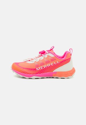 AGILITY PEAK UNISEX - Løbesko trail - pink/orange