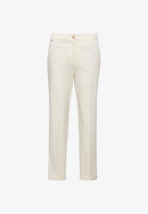 Pantaloni alla caviglia color avorio su misura con passanti per cintura, bottone frontale, chiusura con zip e orli risvoltati.