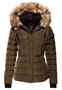 Chaqueta acolchada marrón con capucha adornada con piel, bolsillos con cremallera, puños acanalados y textura acolchada. Presenta detalles de costuras en contraste.