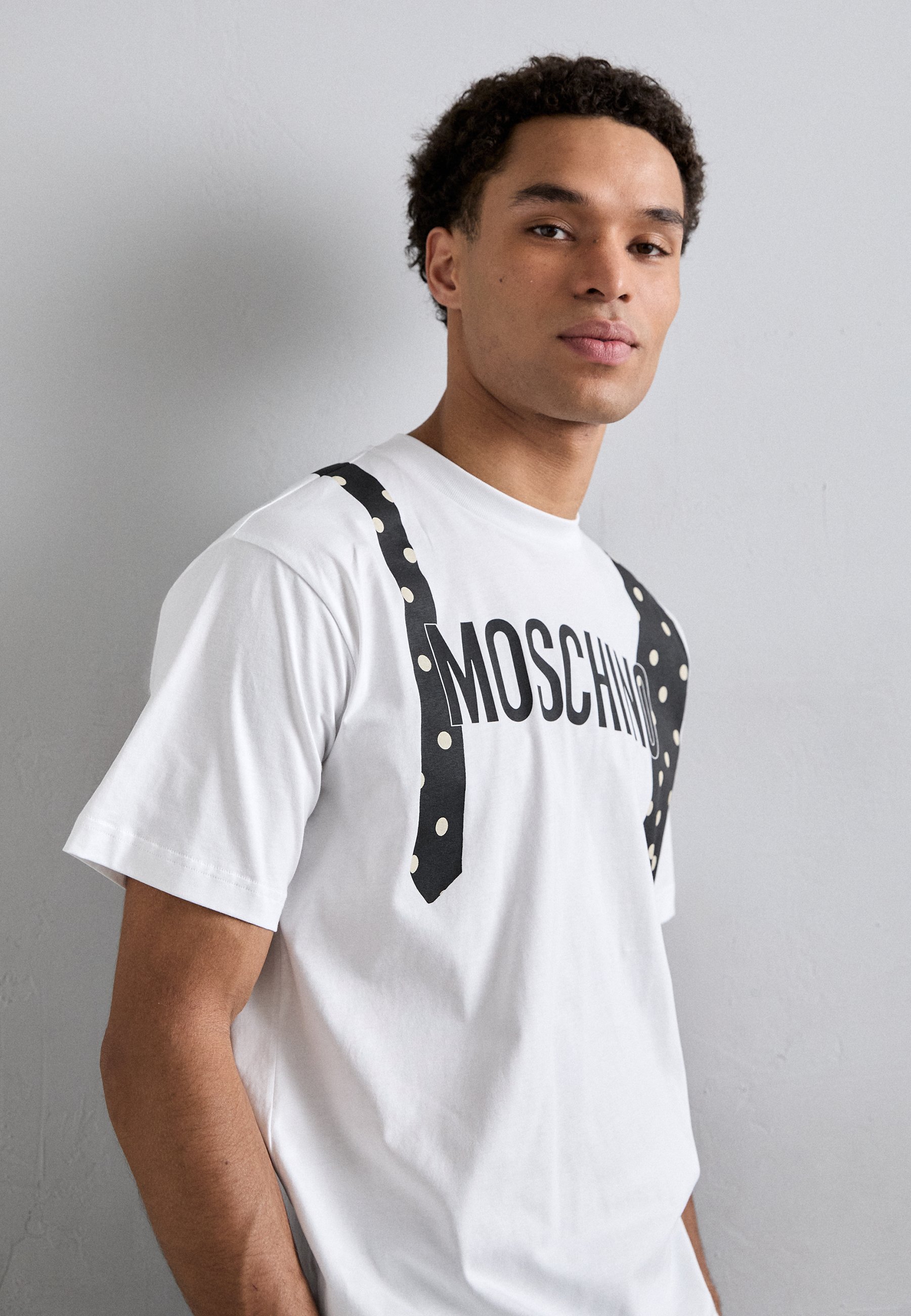 【Moschino】ロゴ入りビスコースアンヴェルサテンTシャツ Shirring Velor Back Zip T-shirt