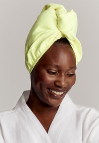 Glov GLOV® ECO-FRIENDLY SPORTS HAIR WRAP - ULTRALIGHT AND SUPER-ABSOR - Accessoires cheveux - lime