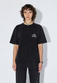 Unausgewählt, washed black utopia