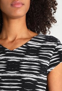 comma Robe fourreau - black
