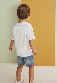Next SHORT SLEEVE CHARACTER - Trükipildiga T-särk - white ice cream