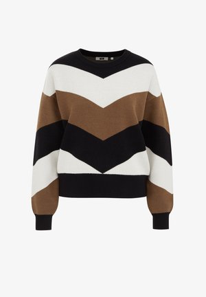 Džemperis ar ševronu rakstu brūnā, melnā un baltā krāsā. Tam ir apaļa kakla izgriezums un garas piedurknes, demonstrējot brīvu piegriezumu.