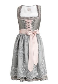 Tradycyjny strój z szarym, wzorzystym gorsetem, srebrną haftem i rozszerzającą się spódnicą. Posiada różową satynową wstążkę oraz misternie wykonane detale.