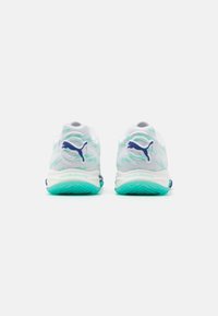 Puma ACCELERATE NITRO SQD W+ - Handbalschoenen - white/electric peppermint/fizzy apple
