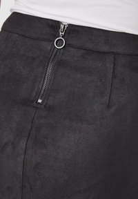 Vero Moda VMDONNADINA SHORT - Miniseelik - asphalt