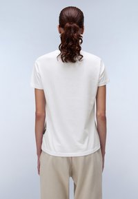 Napapijri S-BOX LOGO - Camiseta estampada - bright white