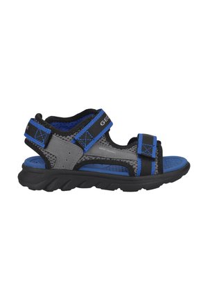 Sandalias de punta abierta con parte superior en negro y gris, detalles en azul, correas ajustables y suela de goma texturizada para mayor agarre. Diseño adecuado para el agua.