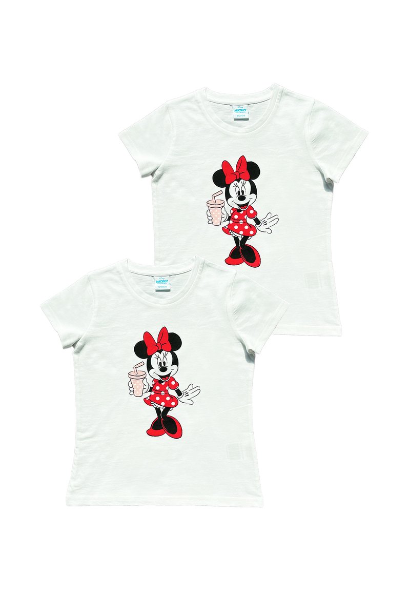 Camisetas de algodón blancas con un ratón de dibujos animados vestido con un vestido de lunares rojos, sosteniendo una bebida. Textura suave, escote redondo, mangas cortas.