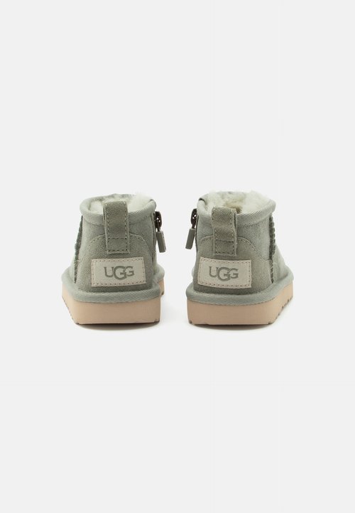 UGG Botas Classic Ultra Mini - Shaded Clover — foto 3