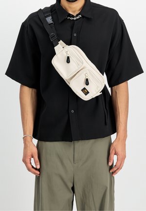Alpha Industries, Sac banane - off-white