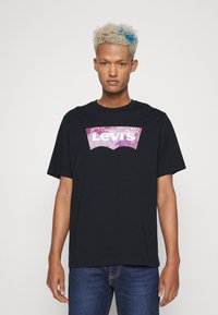 Levi's® SS RELAXED FIT TEE - T-shirt estampada - earth caviar