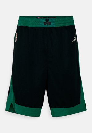 Shorts de basketball noirs avec des accents verts, en tissu maillé texturé, logo NBA et motif de trèfle sur la ceinture.