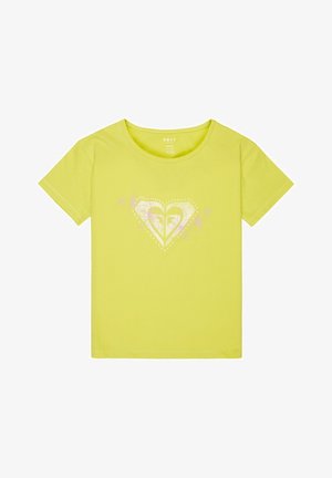 Limoengroene T-shirt met korte mouwen en ronde hals met een centraal bleek grafisch hartvormig ontwerp met bloemige en abstracte elementen.