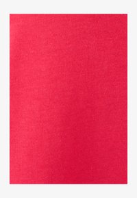 Textura de tela roja con patrón de punto fino, color uniforme sin defectos visibles ni adornos.