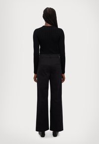 Marella Kalhoty - black