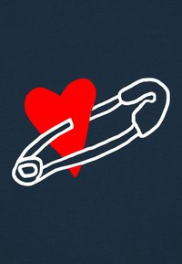 Graphique de cœur rouge avec un contour épais et un design d'épingle de sûreté blanche. Un fond bleu foncé renforce le contraste et l'impact visuel.