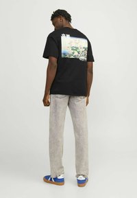 Jack & Jones JORTOKYO MARKET TEE  CREW NECK - Apdrukāts T-krekls - black