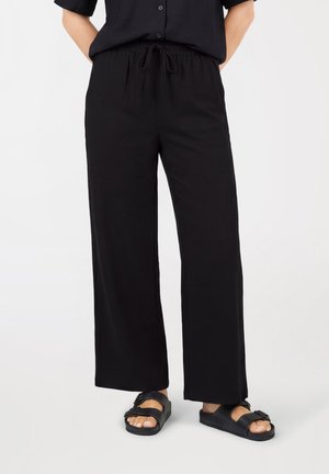 - Spodnie materiałowe