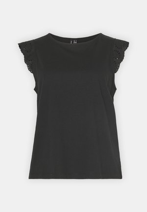 Camiseta de algodón negra con mangas cortas que presenta un borde de ojal en los hombros. Cuello redondo y corte relajado. Textura suave. Sin patrones ni acentos.