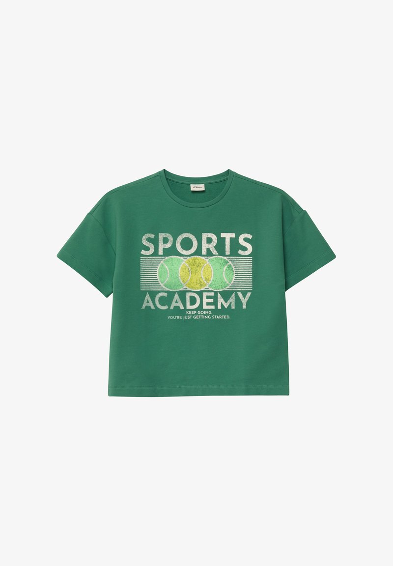 T-shirt vert à manches courtes avec le texte « SPORTS ACADEMY » et trois graphismes de balles de tennis, ainsi qu'un texte plus petit disant « Continuez. Vous ne faites que commencer. »