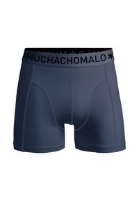 Tengerészek férfi boxer alsónadrág fekete elasztikus derékpánttal, amelyen a "MUCHACHOMOLO" logó szerepel. Simább textúra, kontrasztos varrási részletekkel.