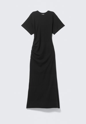 Schwarzes, knöchellanges Kleid mit kurzen Ärmeln, Rundhalsausschnitt und dezenten seitlichen Raffungen vor hellgrauem Hintergrund.