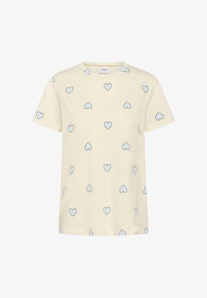 Crèmekleurig T-shirt met korte mouwen en lichtblauwe hartjespatronen die gelijkmatig over de stof zijn verdeeld, met een ronde halslijn.