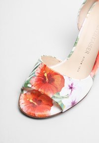 Peter Kaiser Escarpins à bout ouvert - white