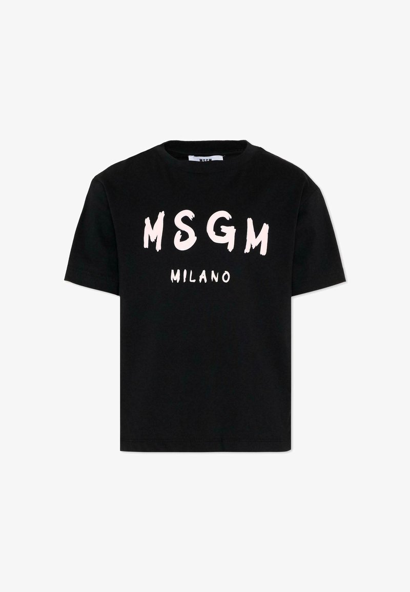 T-shirt noir à manches courtes avec le texte "MSGM" en blanc de style brosse, au-dessus de "MILANO" plus petit sur la poitrine.