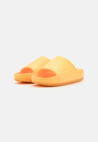 Nike Sportswear CALM - Iešļūcenes - peach cream