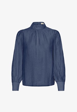 Laivasilkkinen pitkähiha blouse, jossa on korkea kaula, rypytettyjä kangasdetaljeja ja leveät hihansuut, valkoisella taustalla.