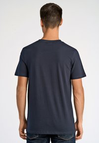 Lindbergh EMBROIDERY TEE - T-shirt med print - deep blue sea