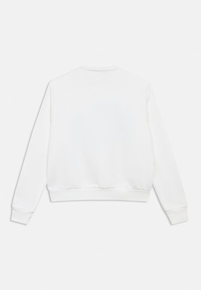 Λευκό φούτερ με στρογγυλή λαιμόκοψη, μακριά μανίκια, ριμπ μανσέτες και τελείωμα, απαλό υλικό και απλό σχέδιο, χωρίς εμφανή λογότυπα ή μοτίβα.